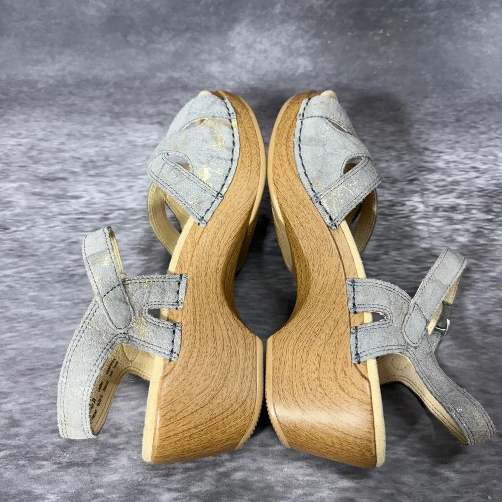 Dansko Season Wedge Sandals Womens Size 39 Gray Suede Gold Platform Buckle Strap